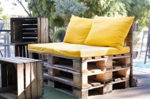 Budget-Friendly Solutions: How to Create a Stunning Outdoor Lounge with Pallets